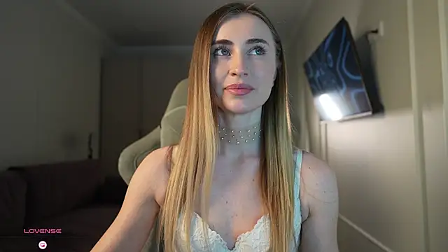 Coconutkittyy online show from October 2025 03:29:02 PM