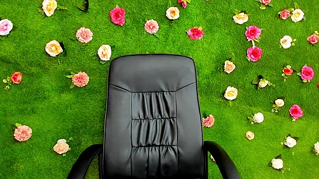 Huge Titties  online show from January 2025 07:58:02 AM