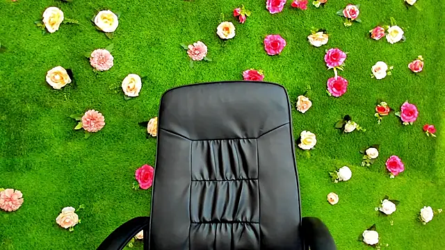 Huge Titties  online show from January 2025 05:09:01 AM