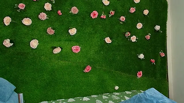 Huge Titties  online show from February 2026 06:46:02 AM