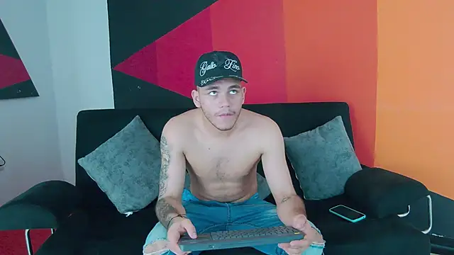 Snapshot of Tiger_Savage chatting on January 2025 04:27:01 PM Tiger Savage online show from January 2025 04:27:01 PM