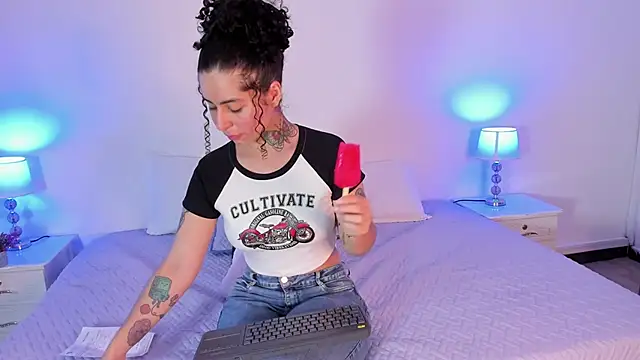 EstefaniaVelez  online show from January 2025 05:44:02 PM