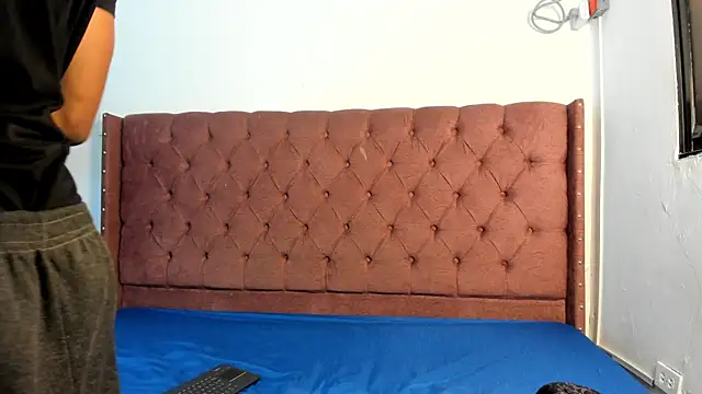 boys yourparty online show from December 2025 01:05:01 PM