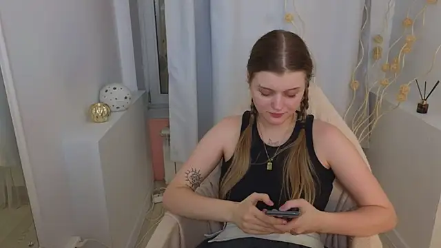 Snapshot of Miuu_miuu chatting on January 2025 04:48:01 AM Miuu miuu online show from January 2025 04:48:01 AM