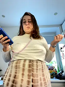 Snapshot of SuzieMurray chatting on September 2025 10:19:02 AM SuzieMurray online show from September 2025 10:19:02 AM