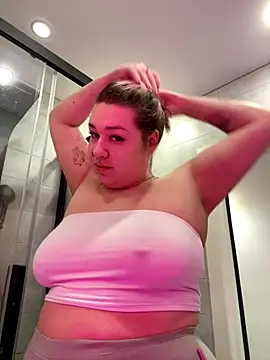 Snapshot of SuzieMurray chatting on September 2025 10:42:02 AM SuzieMurray online show from September 2025 10:42:02 AM