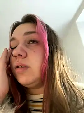 Snapshot of SuzieMurray chatting on October 2025 10:23:02 AM SuzieMurray online show from October 2025 10:23:02 AM