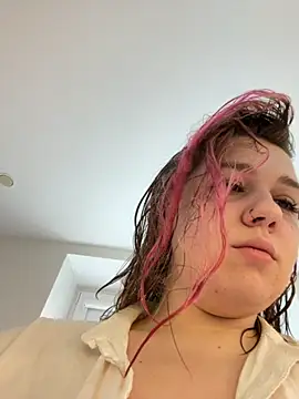 Snapshot of SuzieMurray chatting on October 2025 11:08:02 AM SuzieMurray online show from October 2025 11:08:02 AM