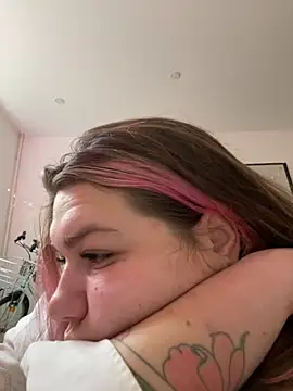 Snapshot of SuzieMurray chatting on October 2025 10:24:02 AM SuzieMurray online show from October 2025 10:24:02 AM