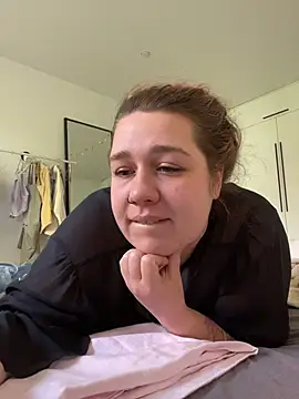 Snapshot of SuzieMurray chatting on October 2025 10:13:01 AM SuzieMurray online show from October 2025 10:13:01 AM