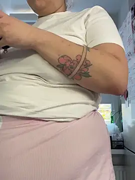 Snapshot of SuzieMurray chatting on October 2025 12:50:02 PM SuzieMurray online show from October 2025 12:50:02 PM