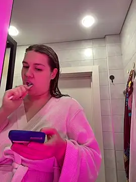 Snapshot of SuzieMurray chatting on October 2025 10:48:01 AM SuzieMurray online show from October 2025 10:48:01 AM