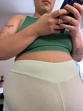 Snapshot of SuzieMurray chatting on October 2025 10:14:02 AM SuzieMurray online show from October 2025 10:14:02 AM