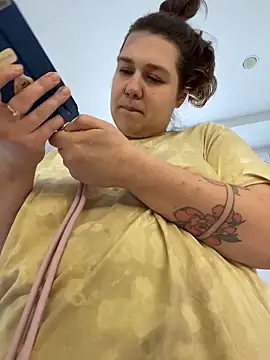 Snapshot of SuzieMurray chatting on October 2025 10:08:01 AM SuzieMurray online show from October 2025 10:08:01 AM