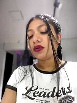 Im Little online show from October 2025 03:39:02 AM