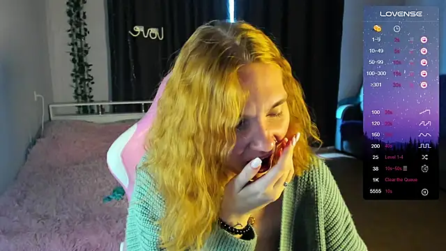 ReddHotPipper online show from December 2024 05:05:02 AM