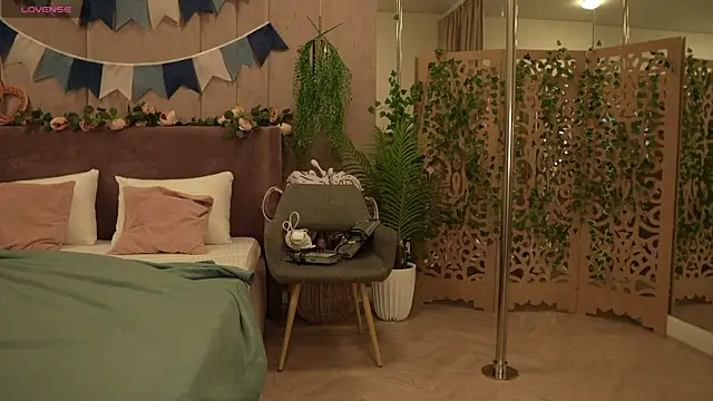 Smiley Mia online show from October 2025 05:14:01 AM