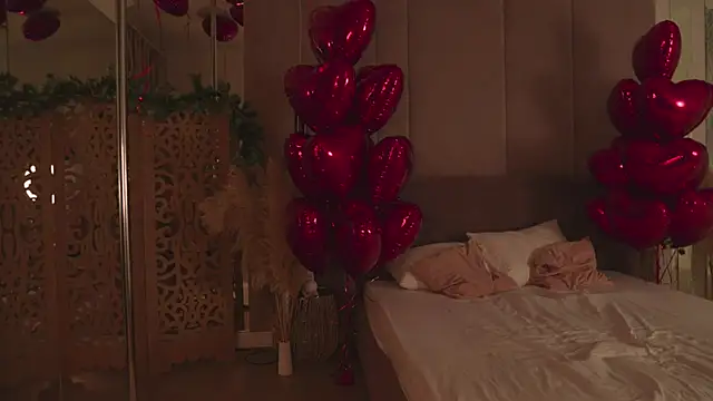 Smiley Mia online show from February 2026 05:02:02 AM