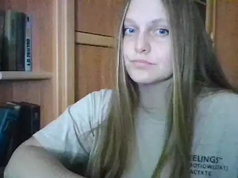 Snapshot of Evasapples chatting on December 2024 09:39:01 PM Evasapples online show from December 2024 09:39:01 PM