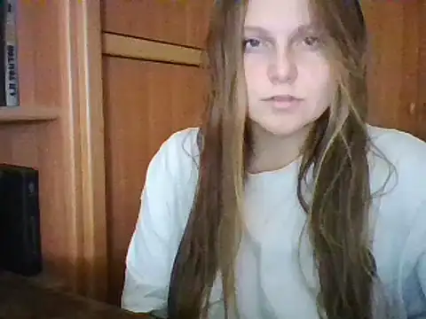 Snapshot of Evasapples chatting on December 2024 03:00:02 PM Evasapples online show from December 2024 03:00:02 PM