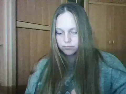Snapshot of Evasapples chatting on December 2024 09:00:01 PM Evasapples online show from December 2024 09:00:01 PM