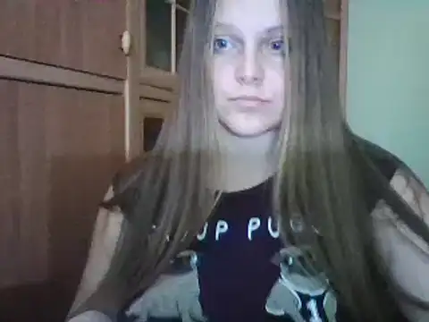 Snapshot of Evasapples chatting on December 2024 09:19:02 PM Evasapples online show from December 2024 09:19:02 PM
