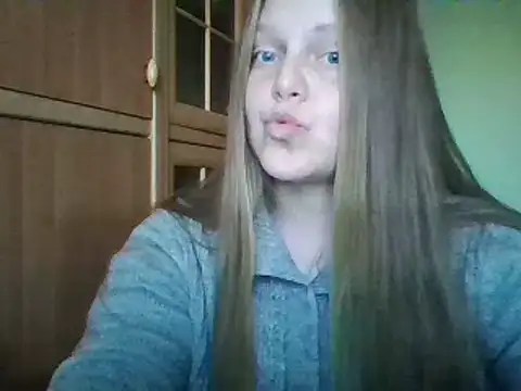 Snapshot of Evasapples chatting on December 2024 01:49:01 PM Evasapples online show from December 2024 01:49:01 PM