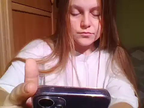 Snapshot of Evasapples chatting on December 2024 10:49:02 AM Evasapples online show from December 2024 10:49:02 AM
