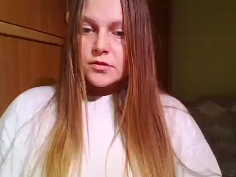 Snapshot of Evasapples chatting on December 2024 01:55:02 PM Evasapples online show from December 2024 01:55:02 PM