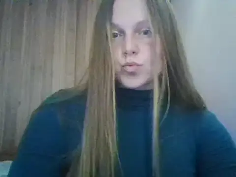 Snapshot of Evasapples chatting on March 2025 06:51:02 PM Evasapples online show from March 2025 06:51:02 PM
