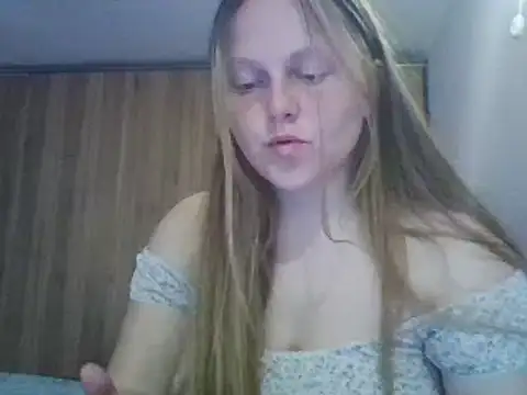 Snapshot of Evasapples chatting on March 2025 04:13:02 PM Evasapples online show from March 2025 04:13:02 PM
