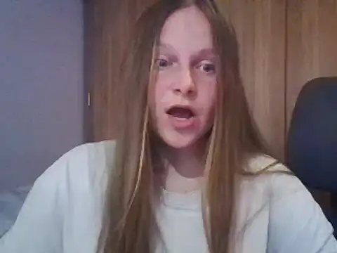 Snapshot of Evasapples chatting on March 2025 10:32:01 PM Evasapples online show from March 2025 10:32:01 PM