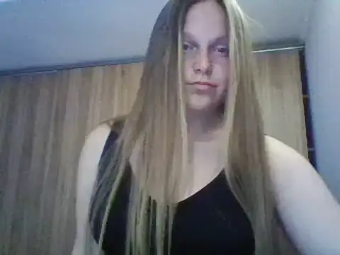 Snapshot of Evasapples chatting on March 2025 07:34:02 PM Evasapples online show from March 2025 07:34:02 PM