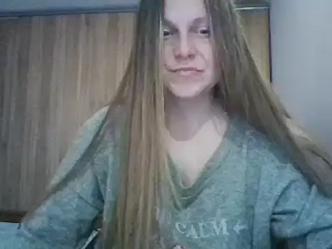 Snapshot of Evasapples chatting on March 2025 09:46:02 PM Evasapples online show from March 2025 09:46:02 PM