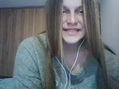 Snapshot of Evasapples chatting on March 2025 04:51:01 PM Evasapples online show from March 2025 04:51:01 PM