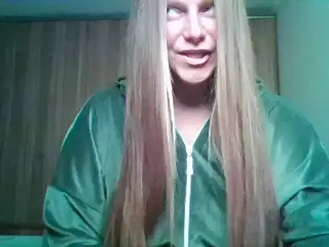 Snapshot of Evasapples chatting on September 2025 12:27:02 PM Evasapples online show from September 2025 12:27:02 PM