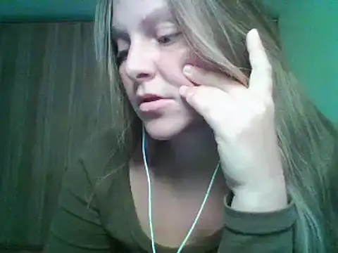Snapshot of Evasapples chatting on September 2025 03:35:02 PM Evasapples online show from September 2025 03:35:02 PM