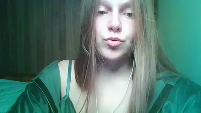 Evasapples online show from February 2026 10:28:02 PM