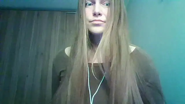 Evasapples online show from April 2026 11:59:01 AM