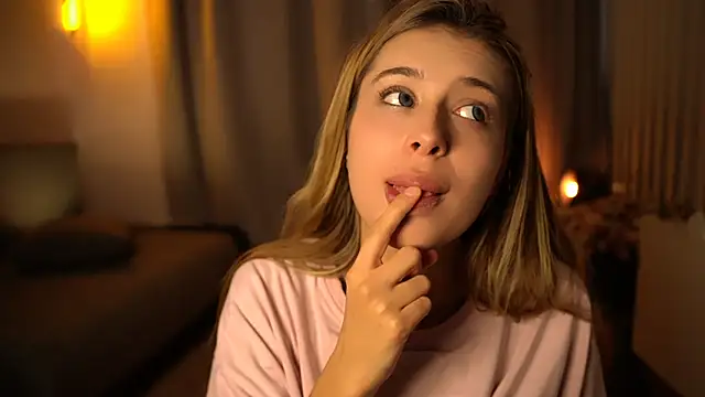 elisa moon online show from December 2024 07:19:02 AM