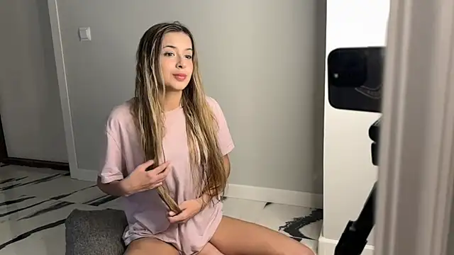 elisa moon online show from January 2025 01:37:02 AM