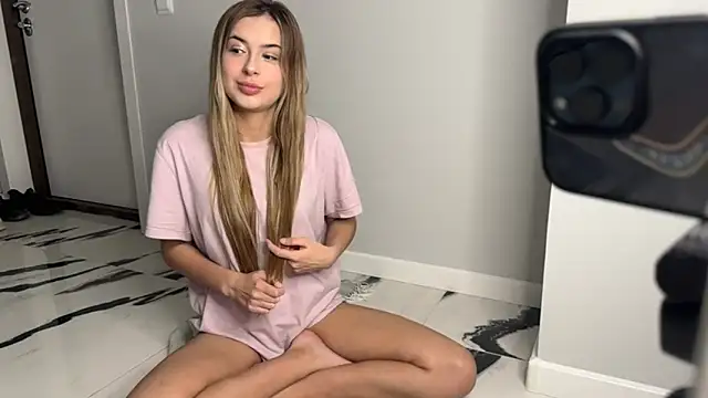 elisa moon online show from January 2025 01:06:01 AM