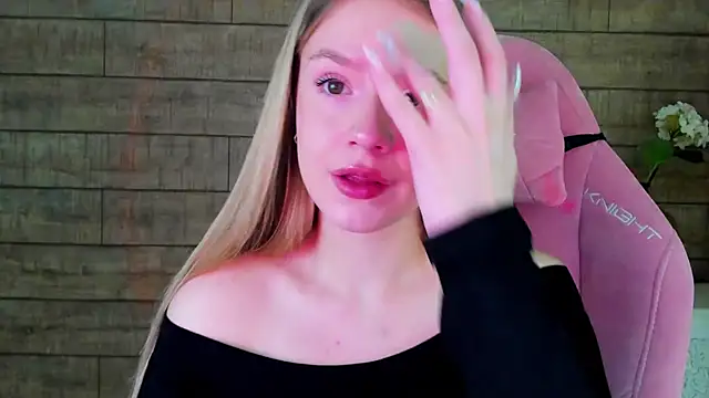 MilanaBalmain online show from October 2025 04:37:01 AM