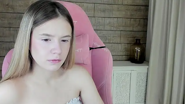 MilanaBalmain online show from November 2025 04:22:02 AM