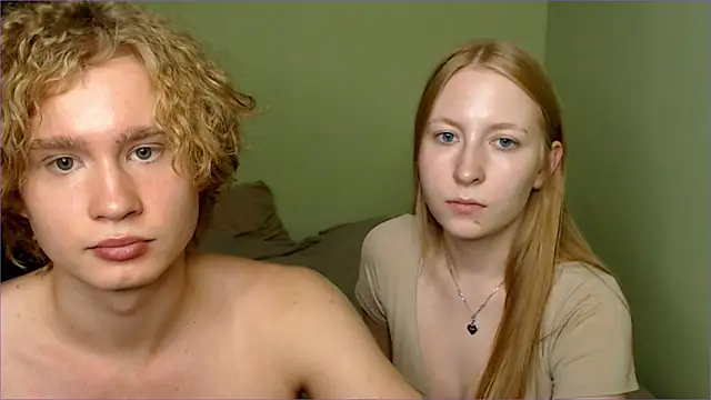 Snapshot of AliceStoneJhonyStone chatting on September 2025 04:21:02 PM AliceStoneJhonyStone online show from September 2025 04:21:02 PM