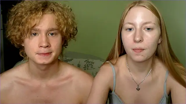 Snapshot of AliceStoneJhonyStone chatting on September 2025 08:03:01 PM AliceStoneJhonyStone online show from September 2025 08:03:01 PM