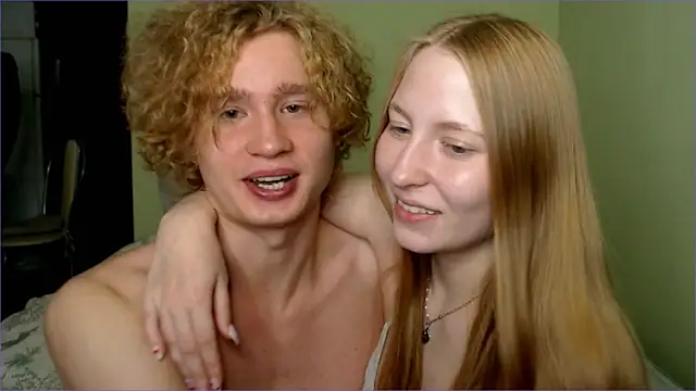 Snapshot of AliceStoneJhonyStone chatting on October 2025 06:49:02 PM AliceStoneJhonyStone online show from October 2025 06:49:02 PM