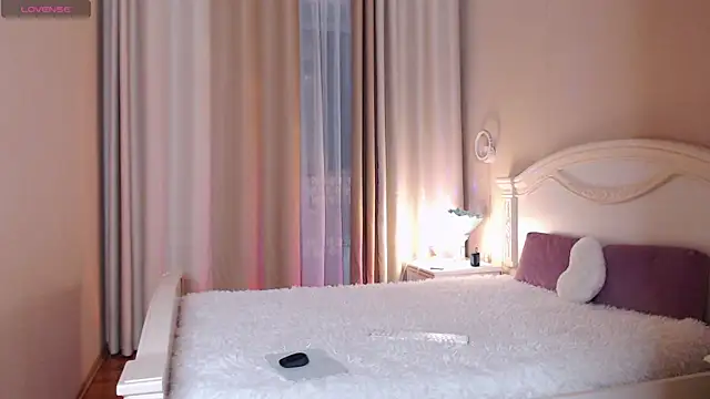 Avylew online show from September 2025 08:21:02 PM