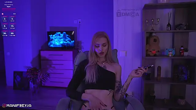 ManiFreyja online show from December 2024 01:42:01 AM