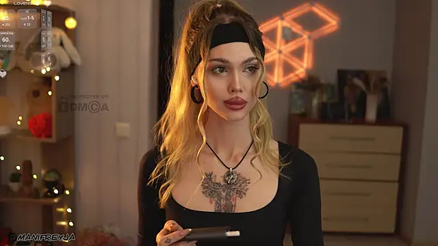 ManiFreyja online show from October 2025 07:35:02 PM